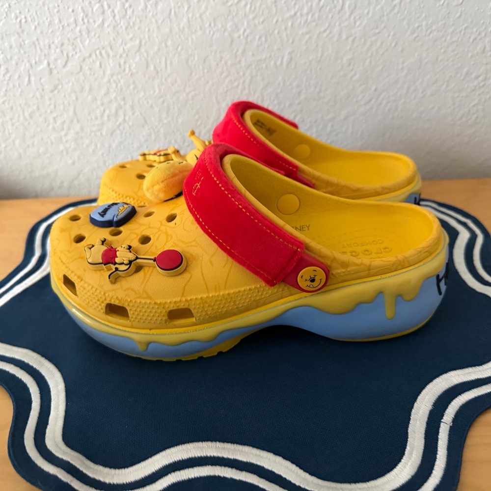Limited edition Winnie the Pooh Disney crocs women - Picture 4 of 5